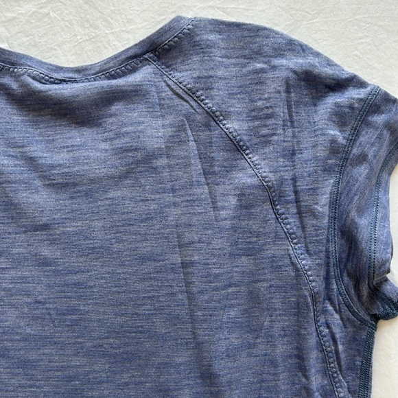 Lululemon workout tshirt - Picture 3 of 3